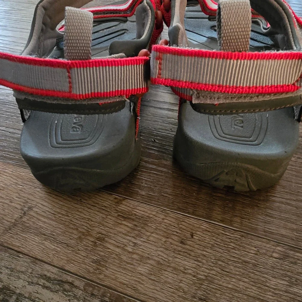 Teva Hurricane XLT 2 Sport Sandals Youth 4 Grey Red Hiking Water Shoes‎ 1093489Y